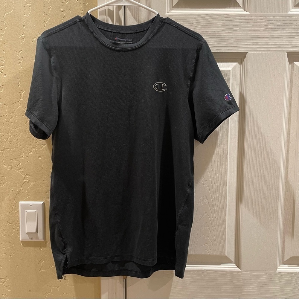 free with any purchase over 30$ add it to your bundle Champion men’s size small